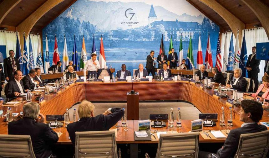 Лидеры G7 выпустили заявление об атаке России на торговый центр в Украине