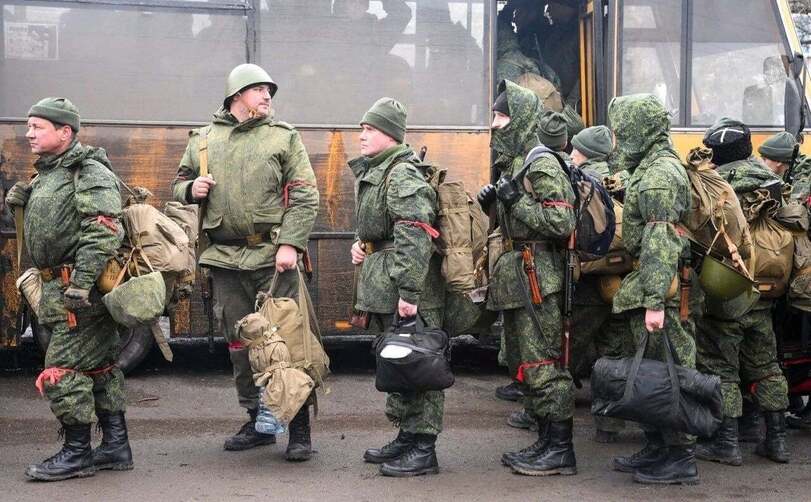 «Мы из Украины!»: женщина в «ДНР» не дала боевикам «мобилизировать» своего мужа