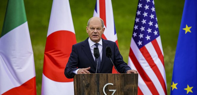 Шольц ответил улыбкой на вопрос о гарантиях безопасности для Украины