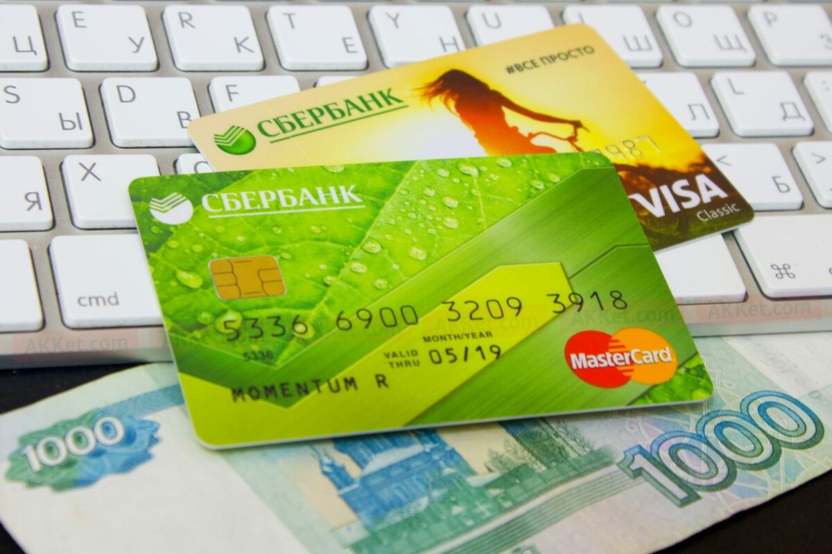 Из-за санкций в «Сбербанке» начали «выковыривать» чипы с неактивированных карт