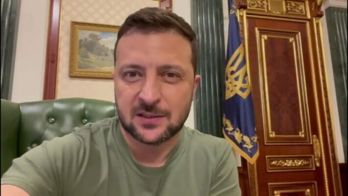 Зеленский лично опроверг фейк о своей "реанимации" и намекнул на возраст Путина — видео