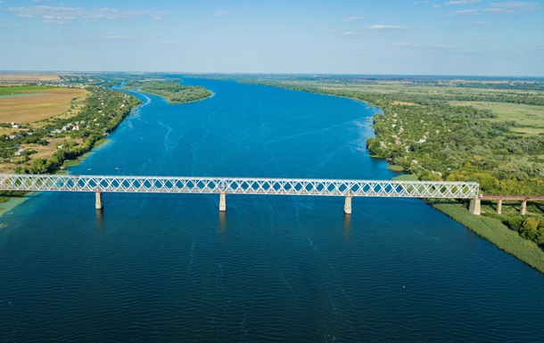ВСУ пробили ж/д мост в Херсоне через Днепр (Видео)