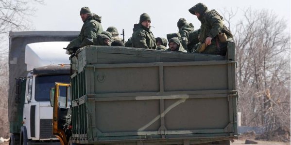 Российских военных вместо ротации обманом изолируют в Геническе Херсонской области