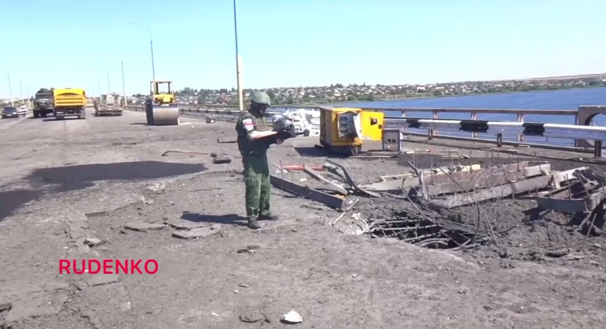 Пропагандисты показали последствия ночных ударов по Антоновскому мосту