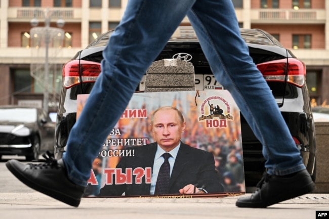 Из РФ сейчас бегут те, кто должен был стать ее будущим. Путин войдет в историю не как реставратор Российской империи, а как могильщик России