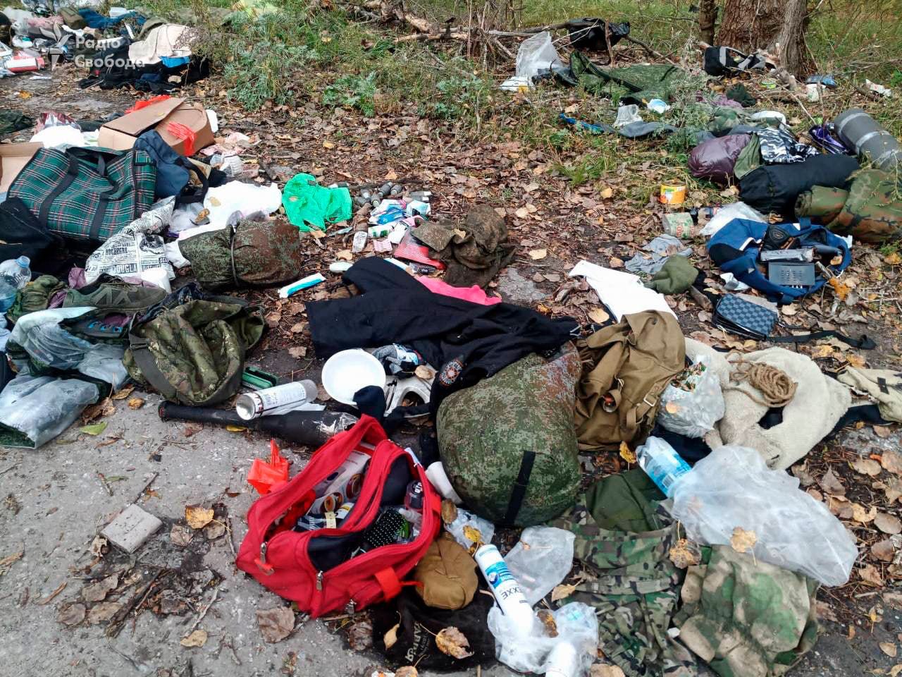Воевали за житомирские носки: фото "трофеев", брошенных россиянами под Лиманом