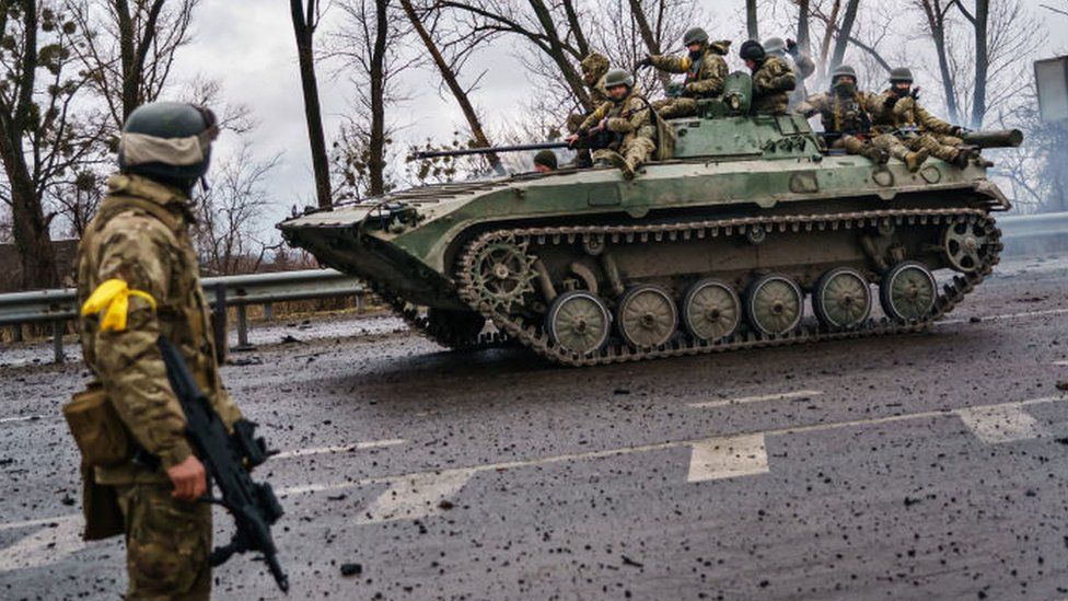 Российский "ленд-лиз" продолжается: нацгвардейцы захватили вражескую БМП. Видео