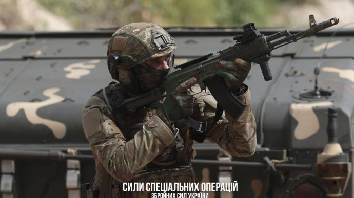 Американский броневик Humvee выдержал танковый выстрел и спас жизнь украинским бойцам
