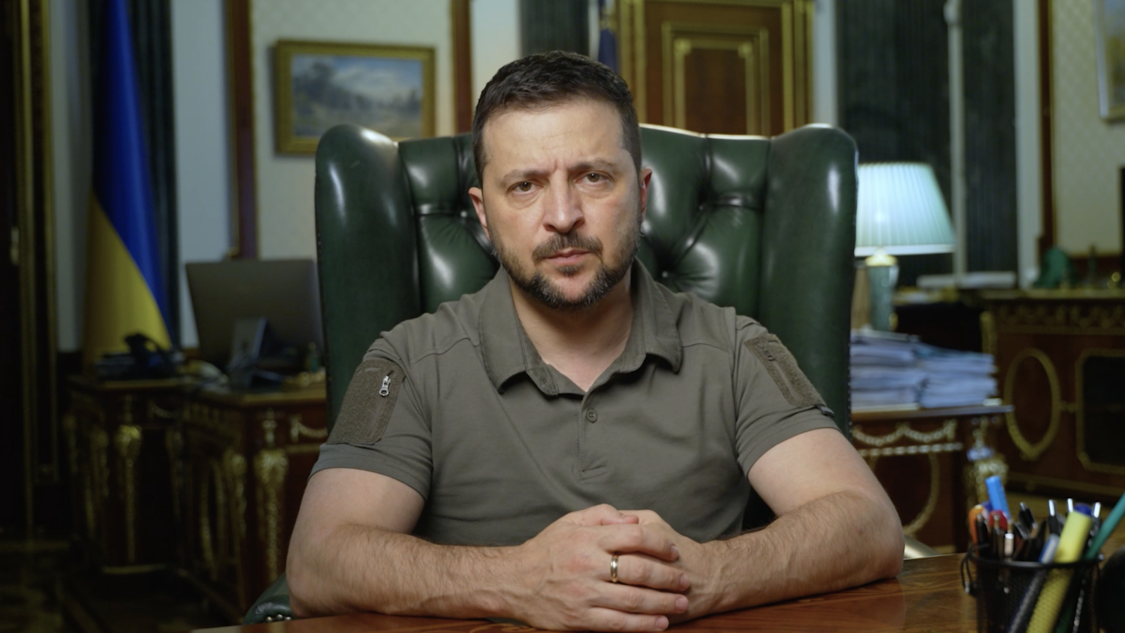 Зеленский обратился к нации и о событиях в Крыму: гарантируем сохранение жизни всем военным РФ, которые сдадутся в плен
