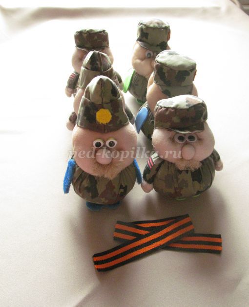 «Ровно миллион игрушечных солдатиков…»
