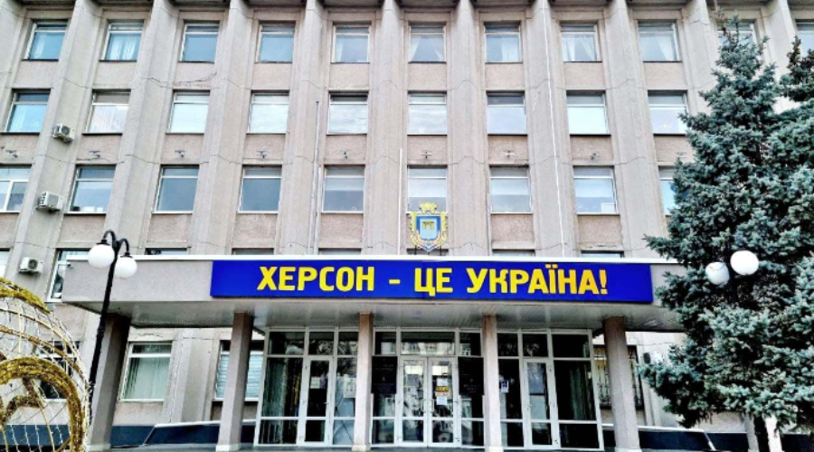 Херсон в ожидании освобождения. Оккупанты бегут из города, отбирая у жителей автомобили, бензин продают в гривнах, пропал интернет