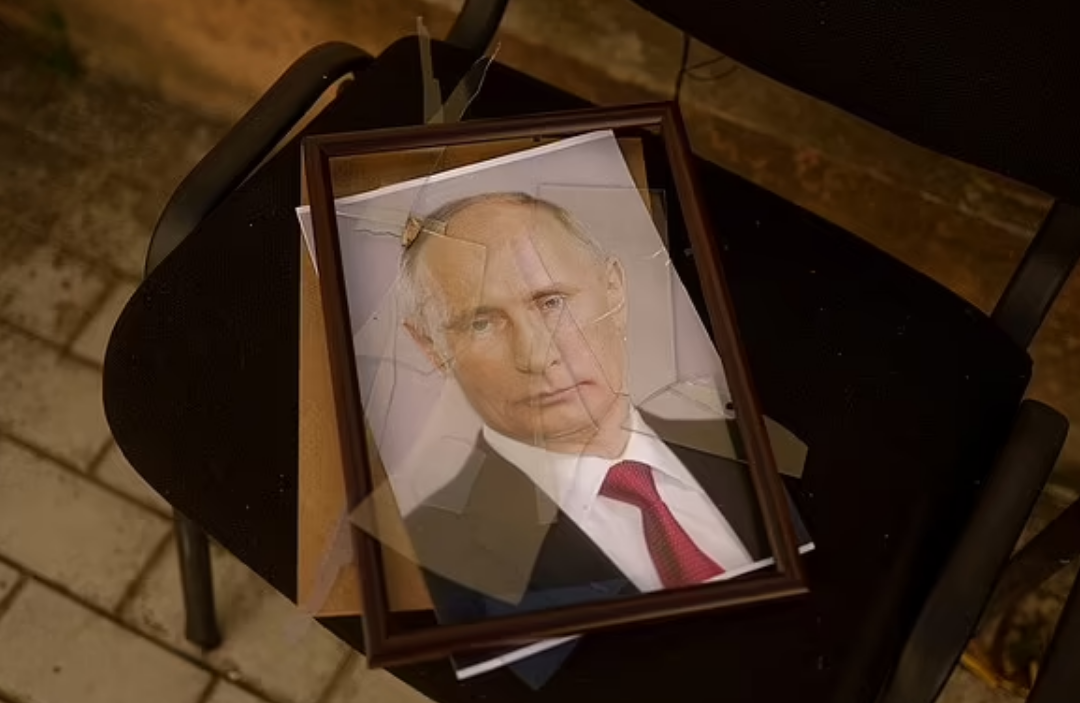 "В Путина почти никто не верит": журналист рассказал о настроениях среди российских элит