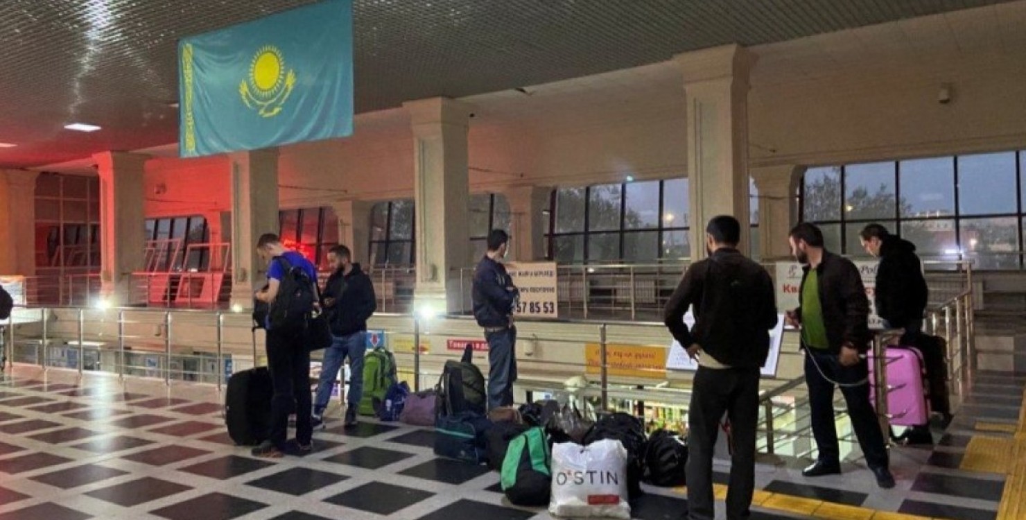 "Почувствуй вкус свободы": казахи высмеяли сбежавших из РФ граждан в рекламе шоколада (видео)