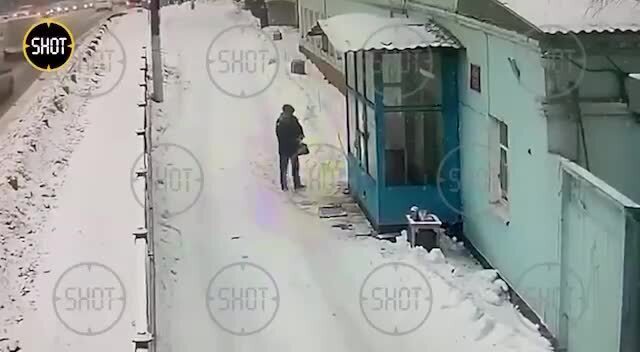 В России пожилые супруги пытались сжечь военкомат (Видео)