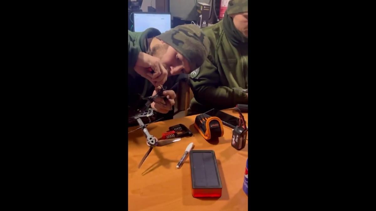 Россия выдала шуточное видео бойцов ВСУ в Соледаре за "подготовку" к химическому удару