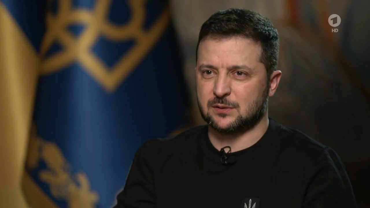 Зеленский: Богатой группе в РФ кажется, что можно будет решить деньгами. Но не решат они деньгами историю с нацией, которая теряла не деньги, а родных и близких