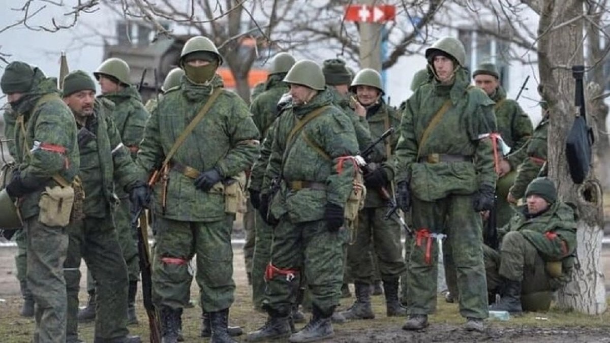 На Херсонщину завезли оккупантов без бронежилетов, вооруженных только автоматами — Генштаб