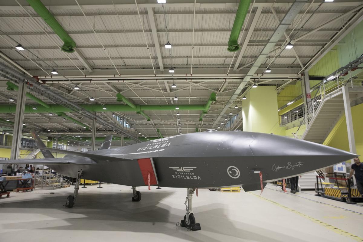 Новый беспилотник-истребитель от Baykar выполнил первый полет (видео)