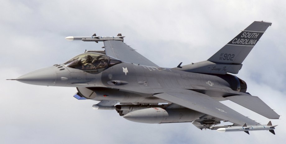 Ожидает, что вопрос передачи Украине самолетов F-16 будет решен - посол в США