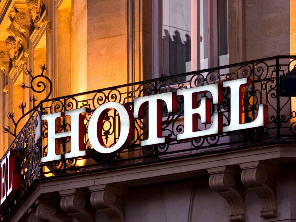 "Ну, это же колхоз!": в одесском отеле произошел языковой скандал (видео)