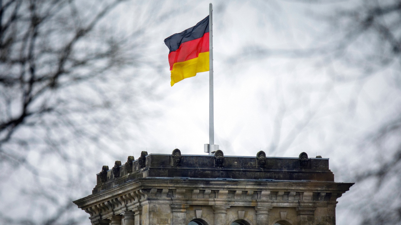 "Большая ошибка". Глава оборонного комитета Бундестага считает, что Меркель ответственна за войну в Украине из-за блокирования ее вступления в НАТО