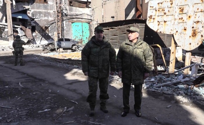 "Смелости хватило только до знака в город". Минобороны РФ заявило о том, что Шойгу прилетал в Мариуполь. Украинские партизаны рассказали детали