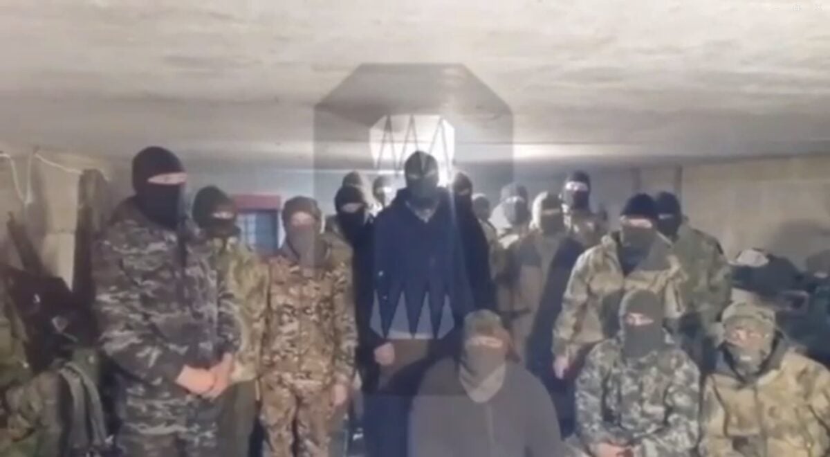 Российские мобики пожаловались, что их отправляют на штурмы с оружием 40-годов и угрожают подвалами (Видео)