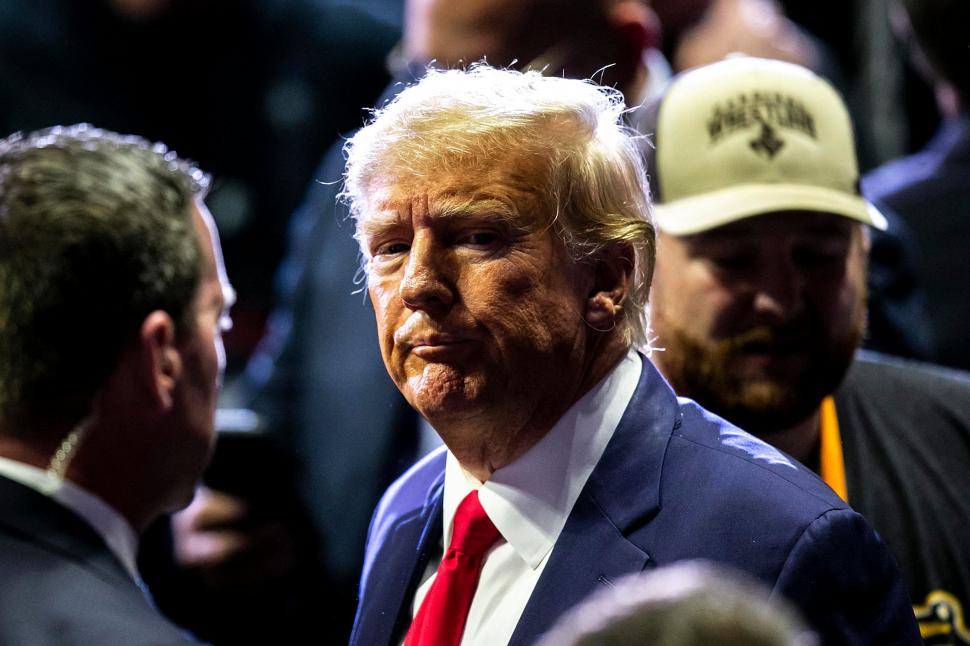 Большое жюри присяжных Нью-Йорка проголосовало за выдвижение обвинений Трампу