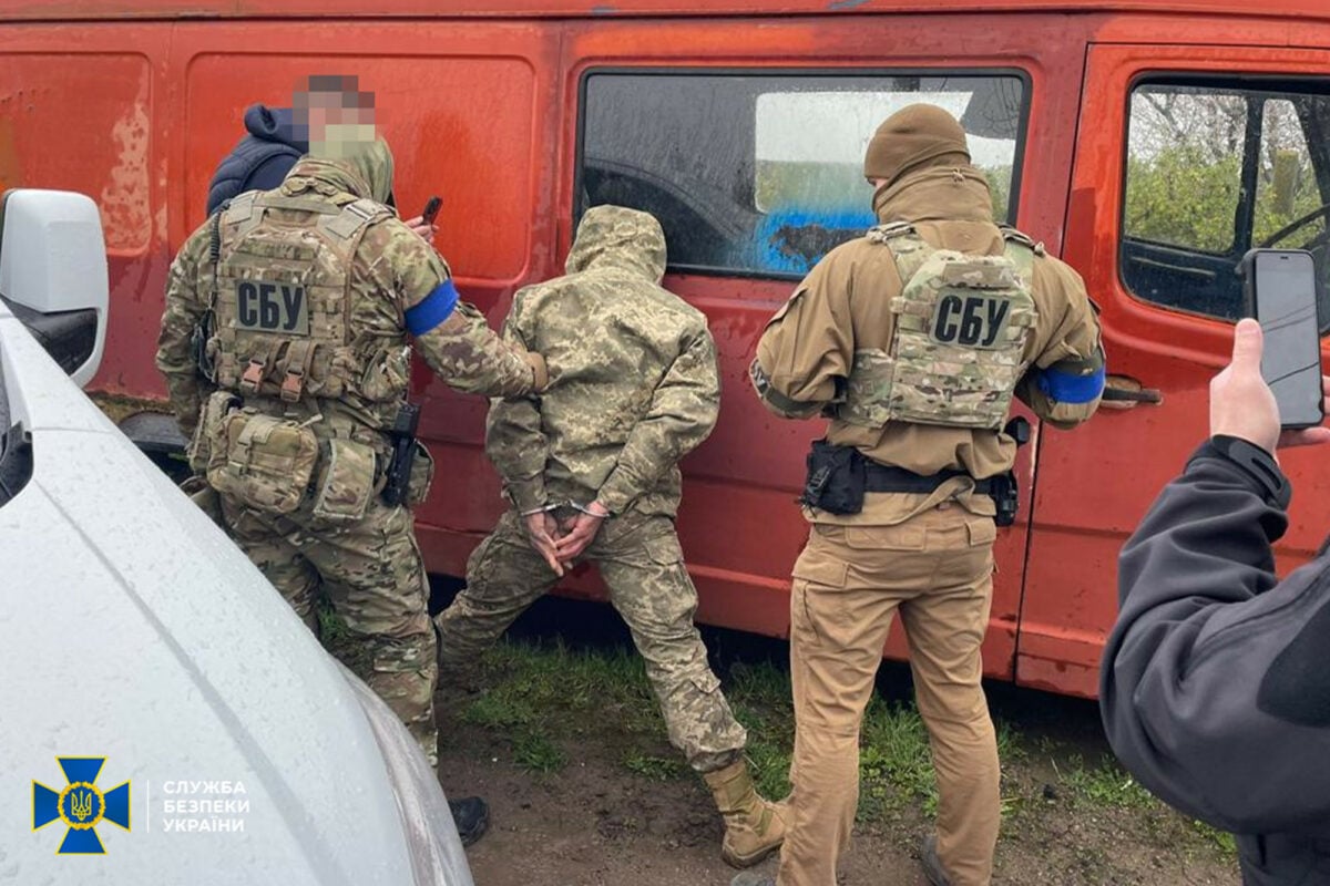 СБУ задержала срочника, который «охотился» на HIMARS и разведывал склады с боеприпасами ВСУ в Одесской области