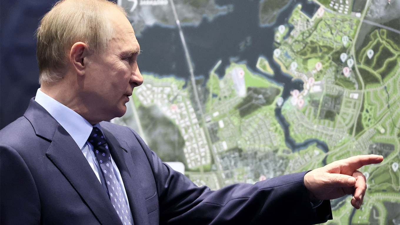 Путин разрешил депортировать жителей оккупированных территорий Украины, которые отказались от гражданства РФ