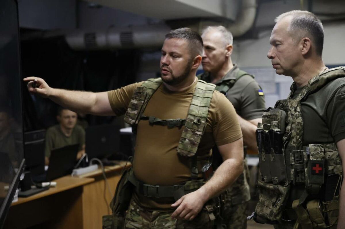 Сырскому показали сбитые российские беспилотники «Ланцет», вчера в РФ гордились заводом этих дронов