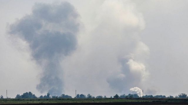 Взрывы боеприпасов в Крыму: Поезда остановлены, движение по трассе Симферополь – Джанкой перекрыто.