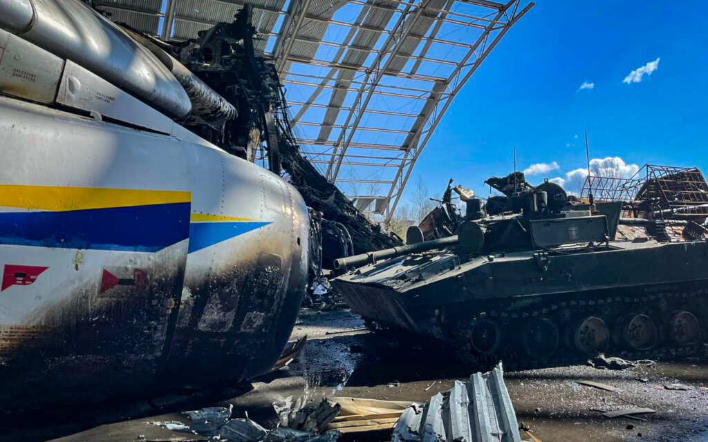 «Ни один российский самолет не смог сесть» (Видео)
