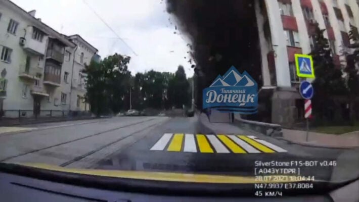 Донецк посетила "бавовна": прилетело в здание "МВД ДНР" (видео, фото)