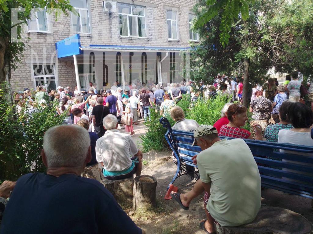 Курортный Бердянск в оккупации превратился в город очередей, криков и драк