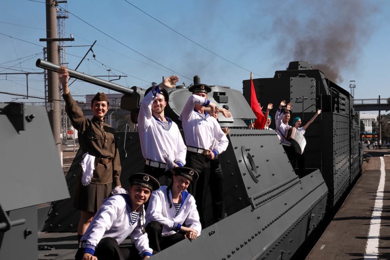 Будут дружить бронепоездами