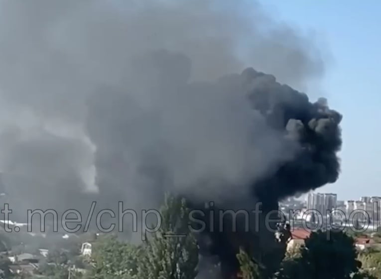 В Крыму горит воинская часть. Оккупанты заявили, что это «бытовое возгорание»