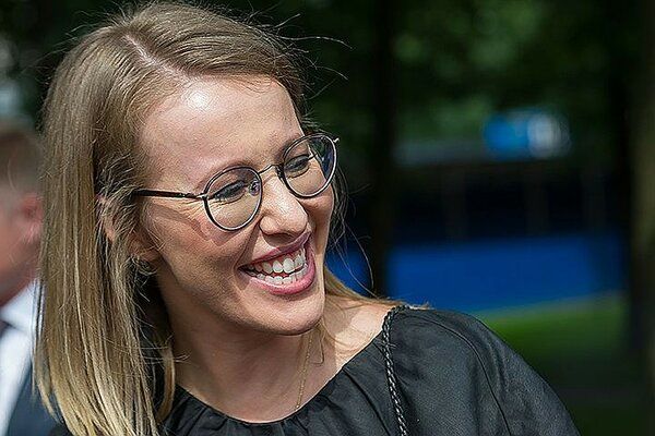 От "подружки Украины" до "бабки Путина": журналисты показали эволюцию Ксении Собчак. Видео