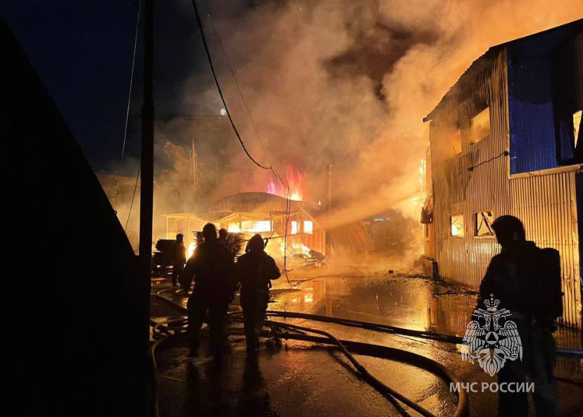 В Ростове-на-Дону сгорел большой склад с военной формой для оккупантов