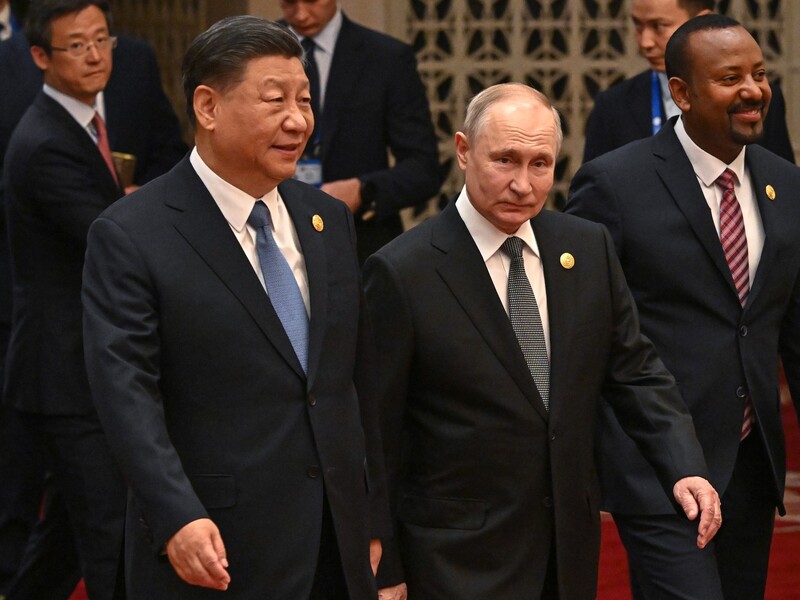 ГУР МО: За Путиным разные чемоданы носят, не только ядерные. И это наверняка не потому, что он так смел