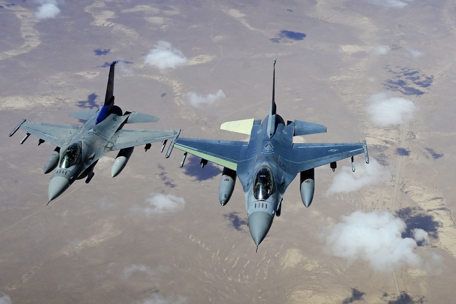 США и Британия нанесли превентивный удар по шести ракетным установкам хуситов в районе Йемена