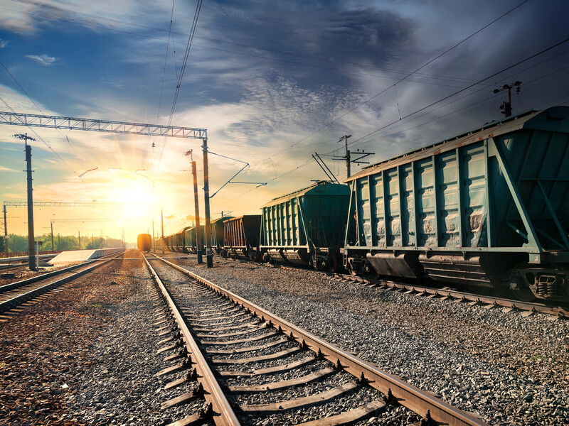 Оккупанты в Донецкой области собрали огромный «царь-поезд» из более чем 2 тыс. вагонов, чтобы помешать продвижению Сил обороны