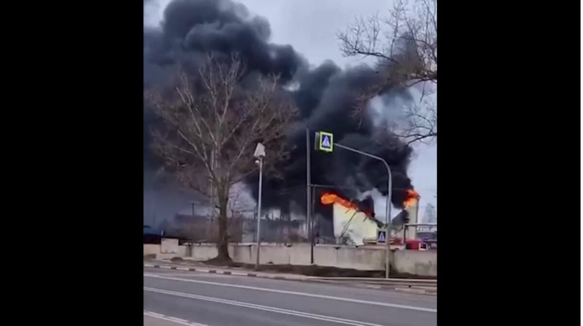 Беспилотники атаковали склад ГСМ в Курской области (Видео)