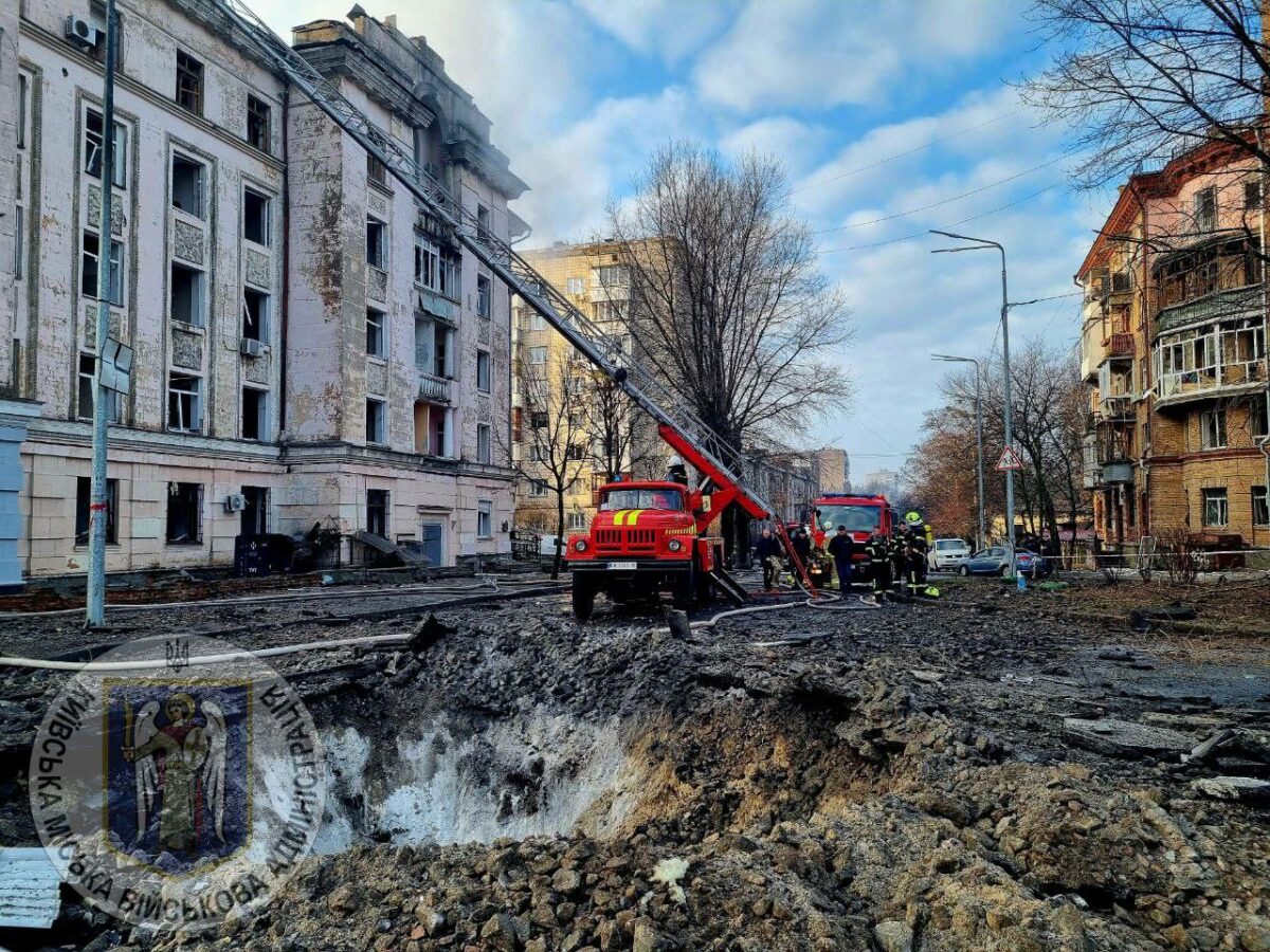 Рашисты ракетами атаковала Киев. ПВО сбила 31 цель, есть пострадавшие (Фото Видео)