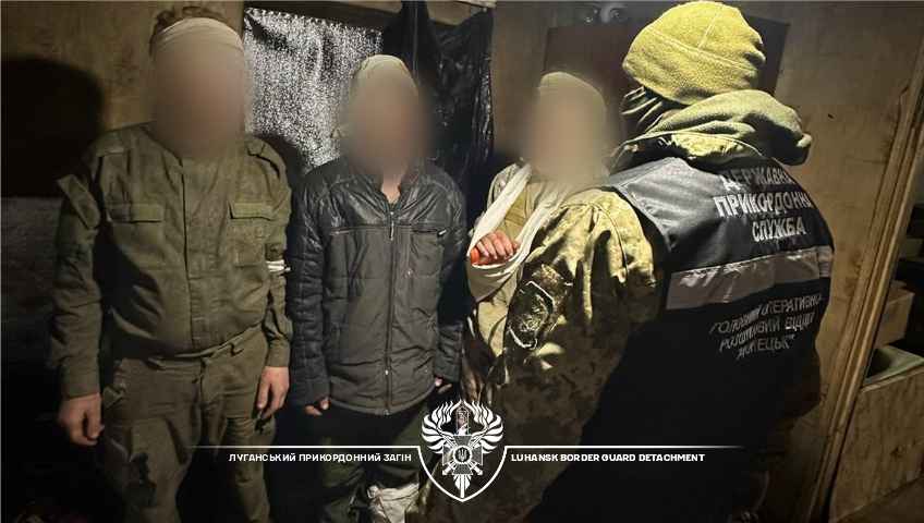 "Приехали, чтобы заработать денег": пограничники взяли в плен трех оккупантов на Донецком направлении. Видео