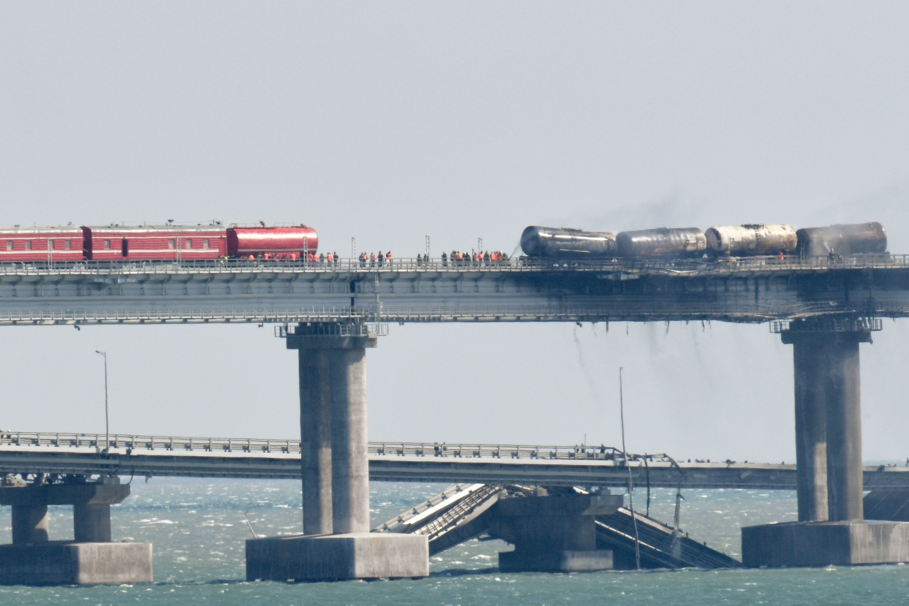 Россияне боятся пускать поезда с горючим по Крымскому мосту – Плетенчук