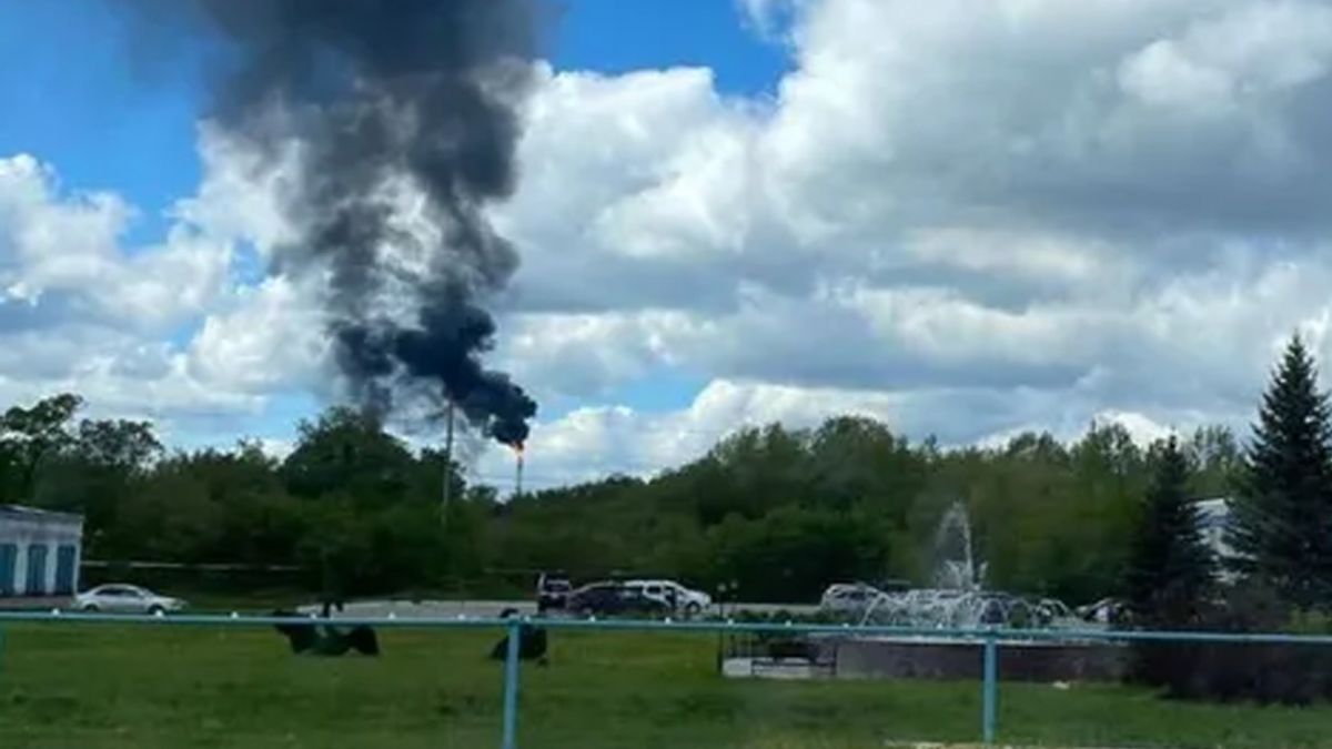 ⚡Дроны ударили по нефтеперерабатывающему заводу в Башкирии, вспыхнул пожар (Видео)