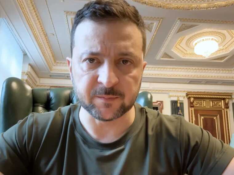 "FPV-дроны фактически уберегли фронт": Зеленский пообещал наращивать производство и закупку БПЛА. Видео