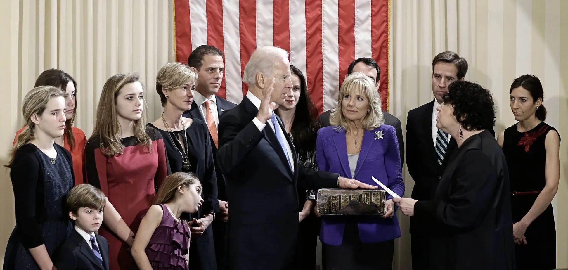 Семья призвала Байдена не сниматься с выборов: думают, не уволить ли его помощников – CNN