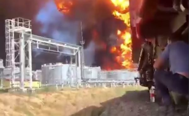 Силы обороны Украины переключились с ударов по НПЗ на нефтебазы. Что стоит за этим решением и почему России грозит коллапс